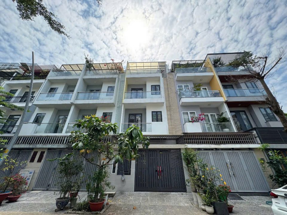Bán Nhà Phố Jamona City Quận 7 – View Công Viên – Full Nội Thất – Giá Chỉ 14.2 Tỷ