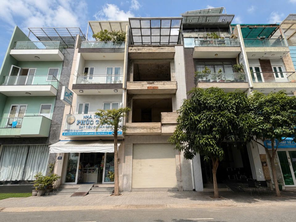 NHÀ PHỐ MẶT TIỀN ĐƯỜNG D4 – ĐỐI DIỆN CHUNG CƯ JAMONA CITY Có thang máy – Hoàn thiện theo mẫu – Thích hợp ở kết hợp kinh doanh