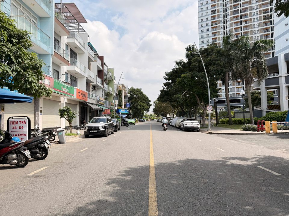 NHÀ PHỐ MẶT TIỀN ĐƯỜNG D4 – ĐỐI DIỆN CHUNG CƯ JAMONA CITY Có thang máy – Hoàn thiện theo mẫu – Thích hợp ở kết hợp kinh doanh