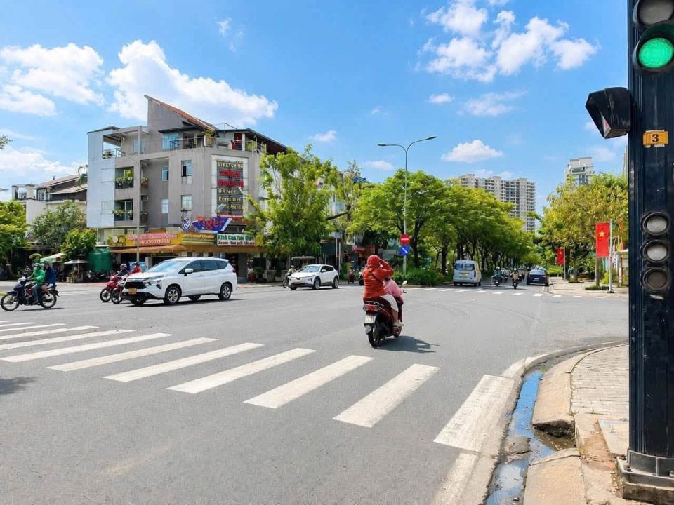 🏡22 TỶ GIẢM CÒN 18.5 TỶ – BÁN  GẤP LÔ ĐẤT KẾ GÓC – MẶT TIỀN KINH DOANH HOÀNG QUỐC VIỆT – QUẬN 7