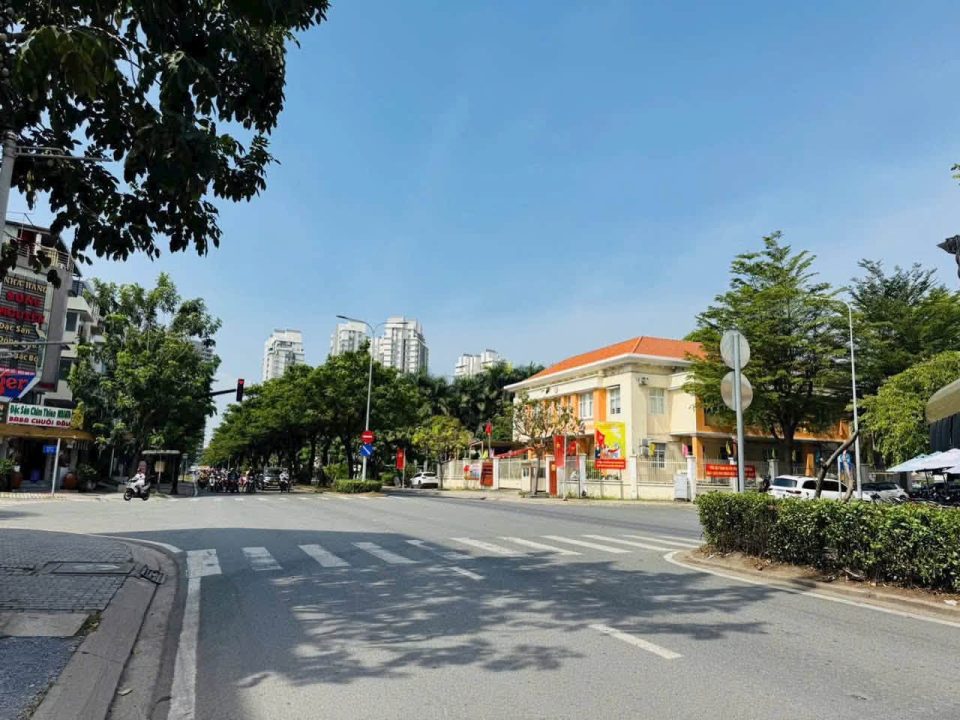 🏡22 TỶ GIẢM CÒN 18.5 TỶ – BÁN  GẤP LÔ ĐẤT KẾ GÓC – MẶT TIỀN KINH DOANH HOÀNG QUỐC VIỆT – QUẬN 7