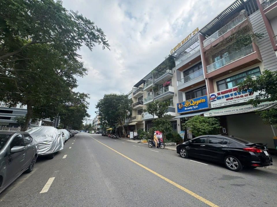Bán nhà phố mặt tiền Đường D4 KDC Jamona City Q7 – Tích hợp thang máy – Sổ hồng hoàn công – 19 Tỷ