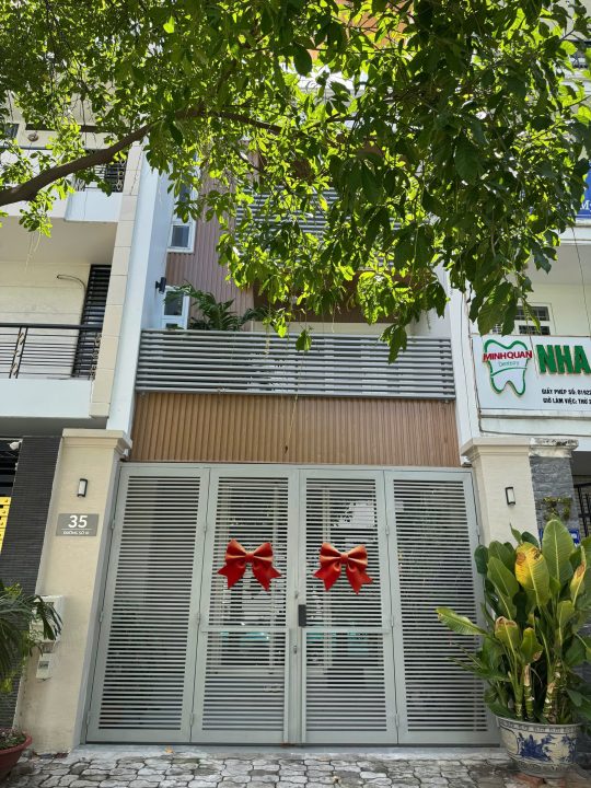Bán Nhà Phố Đẹp Đối Diện Vincom Trần Trọng Cung – DT 5x24m 120m2 – Giá 25 Tỷ TL
