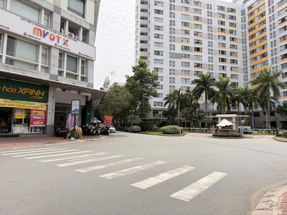 Cần Bán Nhà Thô MT Trần Trọng Cung – DT 8x30m 240m2 Giá 70