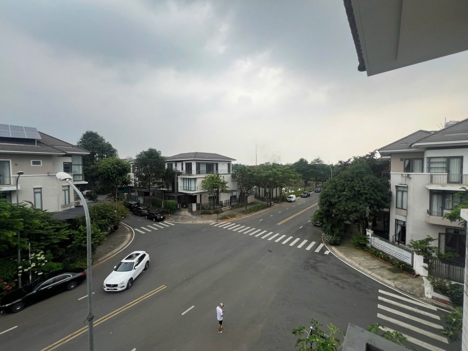 CĂN GÓC LAVILA – NHÀ THÔ ĐẸP, DIỆN TÍCH LỚN 8×17,6M GIÁ BÁN 18 TỶ
