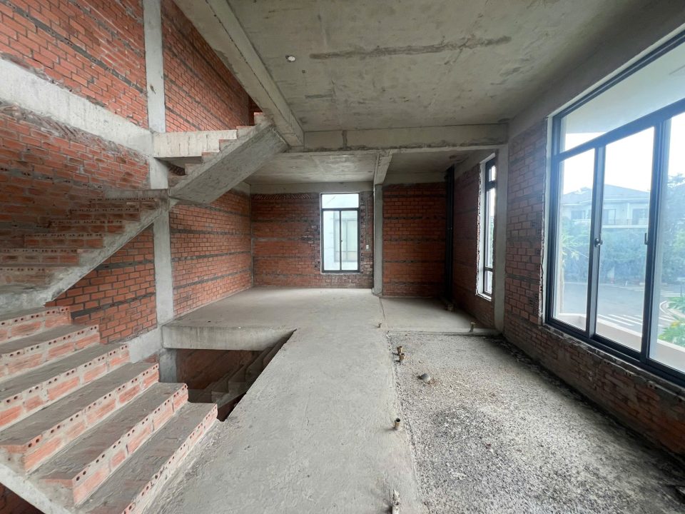 CĂN GÓC LAVILA – NHÀ THÔ ĐẸP, DIỆN TÍCH LỚN 8×17,6M GIÁ BÁN 18 TỶ