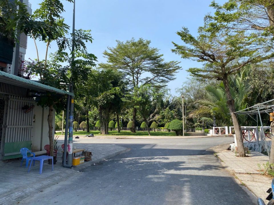 BÁN NHÀ PHỐ VIEW HỒ – GẦN CÔNG VIÊN TĐC PHÚ MỸ  – FULL NỘI THẤT – CÓ THANG MÁY
