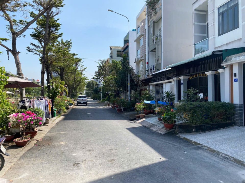 BÁN NHÀ PHỐ VIEW HỒ – GẦN CÔNG VIÊN TĐC PHÚ MỸ  – FULL NỘI THẤT – CÓ THANG MÁY