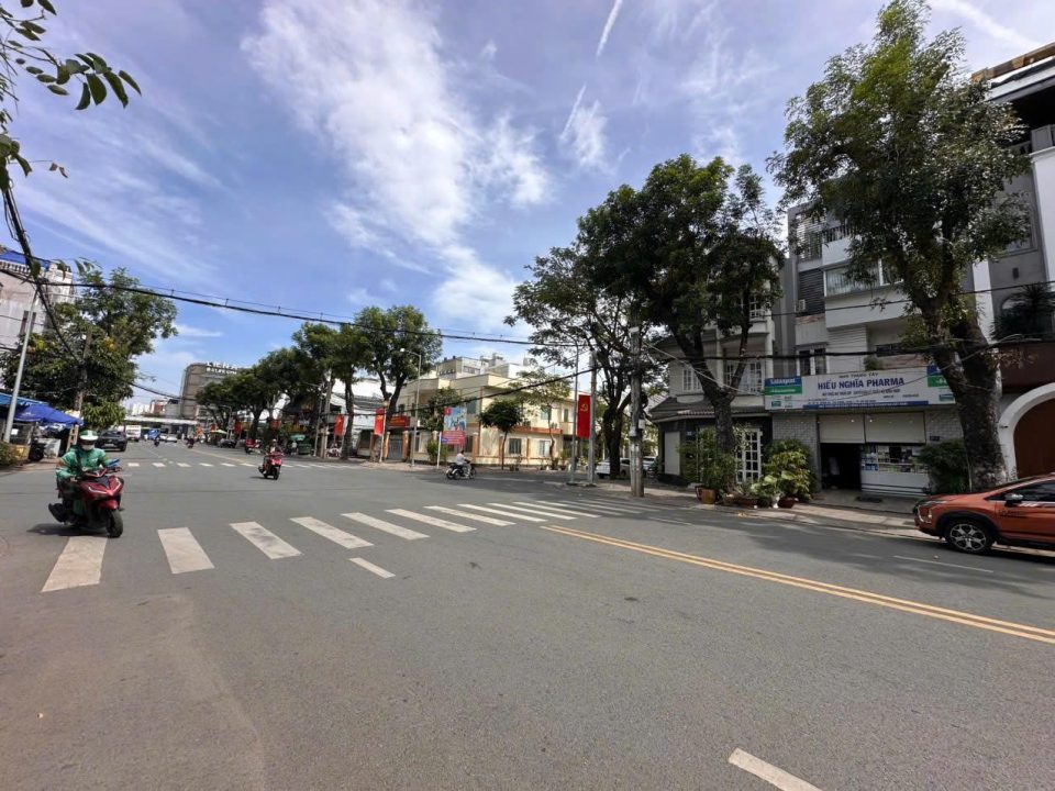 BÁN NHÀ MẶT TIỀN 6×20 FULL NỘI THẤT CÓ THANG MÁY– ĐƯỜNG SỐ 65 KDC TÂN QUY ĐÔNG