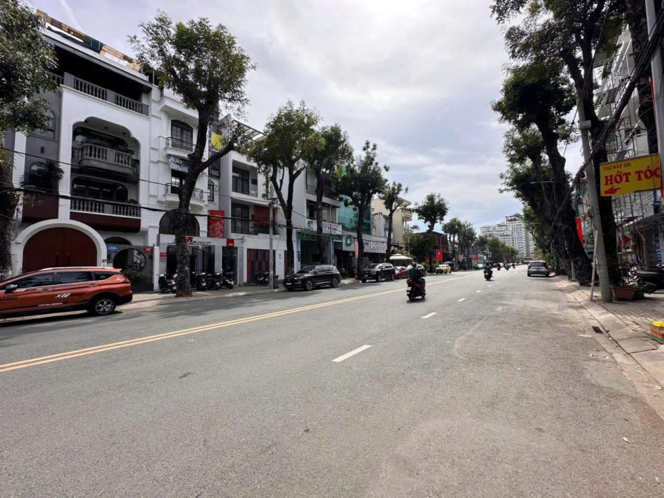 BÁN NHÀ MẶT TIỀN 6×20 FULL NỘI THẤT CÓ THANG MÁY– ĐƯỜNG SỐ 65 KDC TÂN QUY ĐÔNG