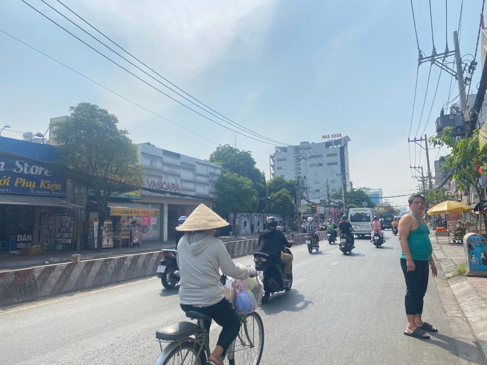 TÒA NHÀ QUY MÔ LỚN – DT SÀN GẦN 900M² – MẶT TIỀN KINH DOANH HUỲNH TẤN PHÁT