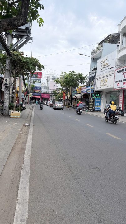 NHÀ ĐẸP MẶT TIỀN MỚI XÂY – CÓ THANG MÁY ĐƯỜNG LỚN LÂM VĂN BỀN – TÂN QUY