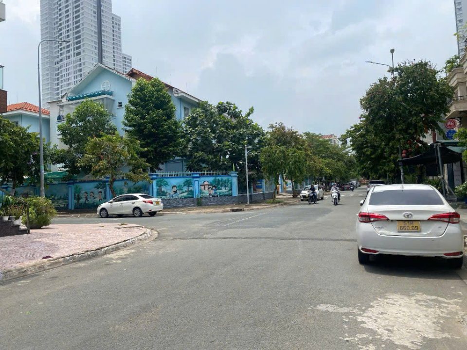 Bán nhà mặt tiền Him Lam Quận 7 – View công viên cực đẹp – Giá tốt 19 tỷ