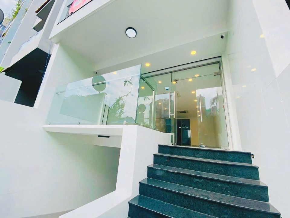 MẶT TIỀN ĐƯỜNG D1 KDC HIM LAM – NHÀ CÓ THANG MÁY, ĐƯỜNG LỚN KINH DOANH ĐA NGÀNH, GIÁ CHỈ 40 TỶ TL