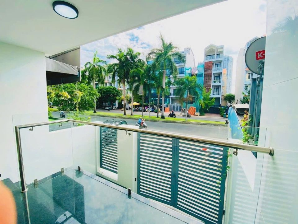 MẶT TIỀN ĐƯỜNG D1 KDC HIM LAM – NHÀ CÓ THANG MÁY, ĐƯỜNG LỚN KINH DOANH ĐA NGÀNH, GIÁ CHỈ 40 TỶ TL