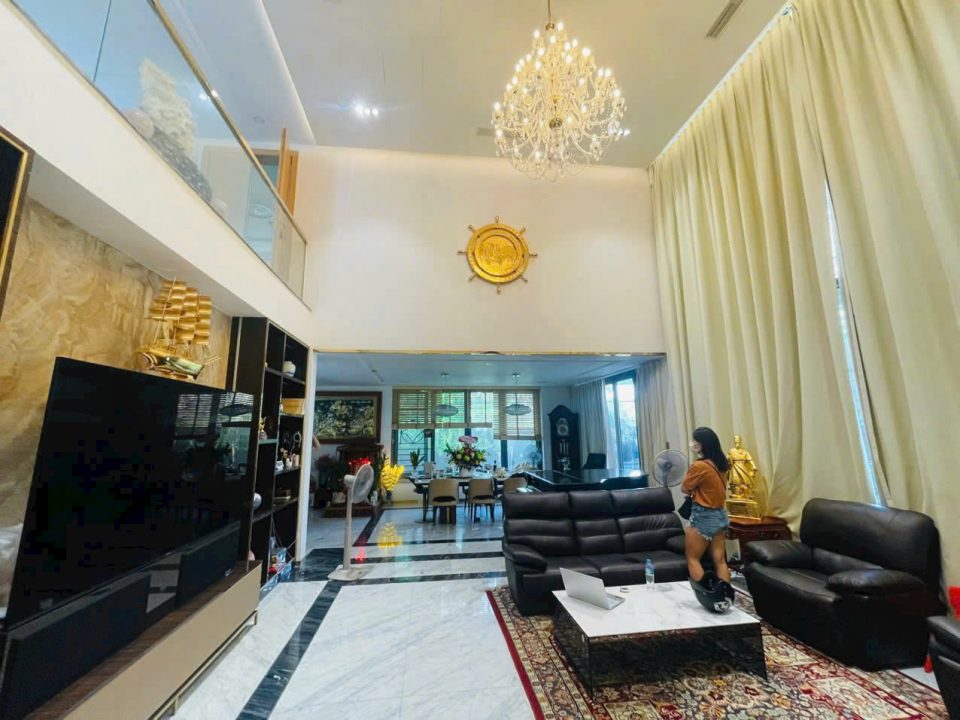 Bán Biệt Thự Đẹp Khu Công Ích Q4 –  Full Nội Thất, Có Hồ Bơi – Giá 36,5 Tỷ
