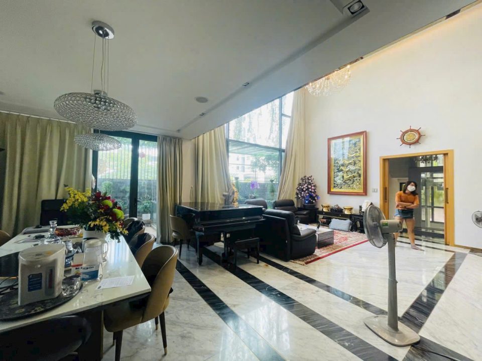 Bán Biệt Thự Đẹp Khu Công Ích Q4 –  Full Nội Thất, Có Hồ Bơi – Giá 36,5 Tỷ