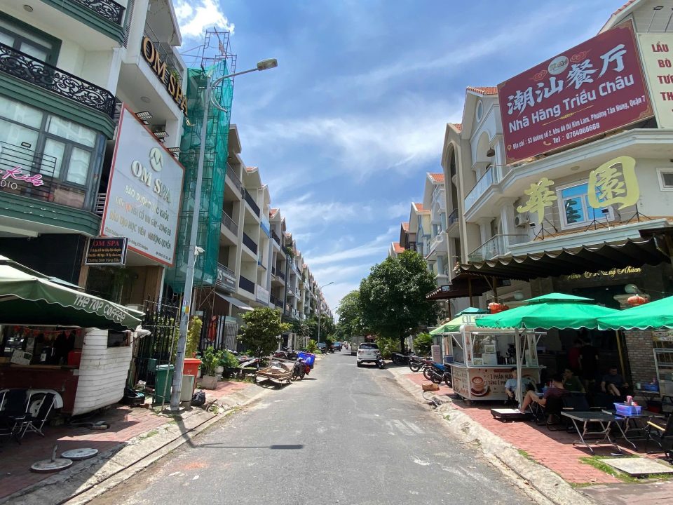 BÁN NHÀ PHỐ CĂN GÓC 2 MẶT TIỀN ĐẸP – HIM LAM KÊNH TẺ – QUẬN 7  – DIỆN TÍCH 119.6M² – GIÁ 38,7 TỶ