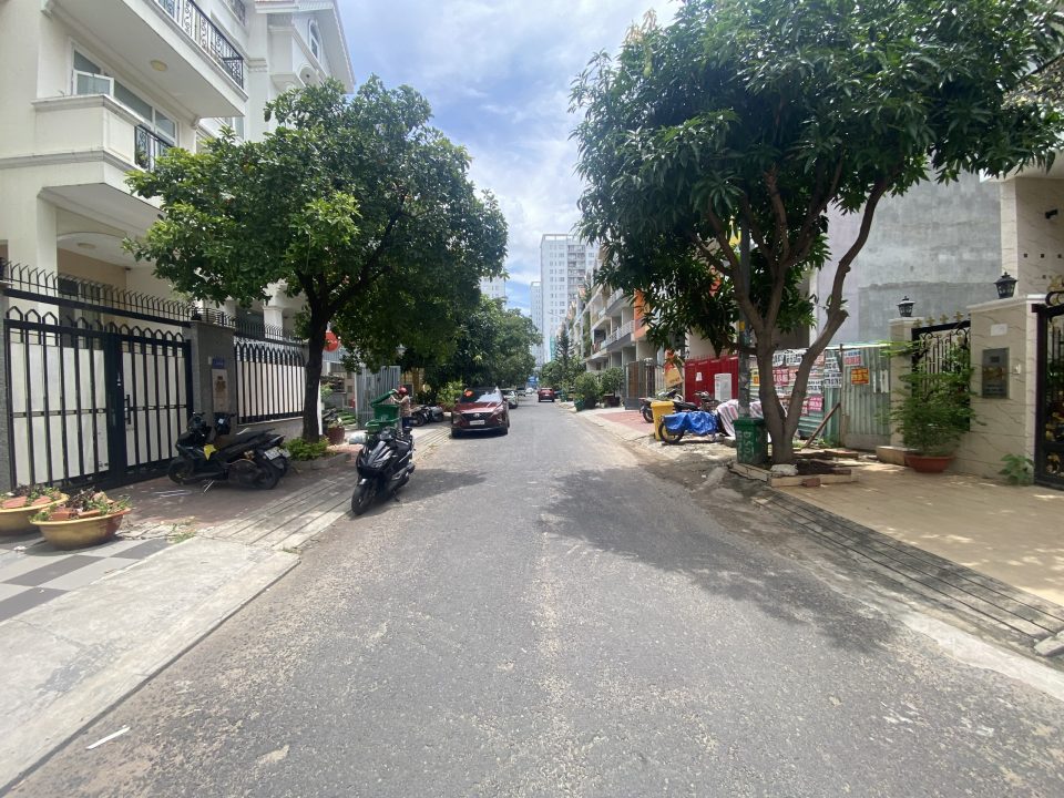 NHÀ PHỐ CAO CẤP KDC HIM LAM – 5x20m, HẦM + 3 LẦU + THANG MÁY