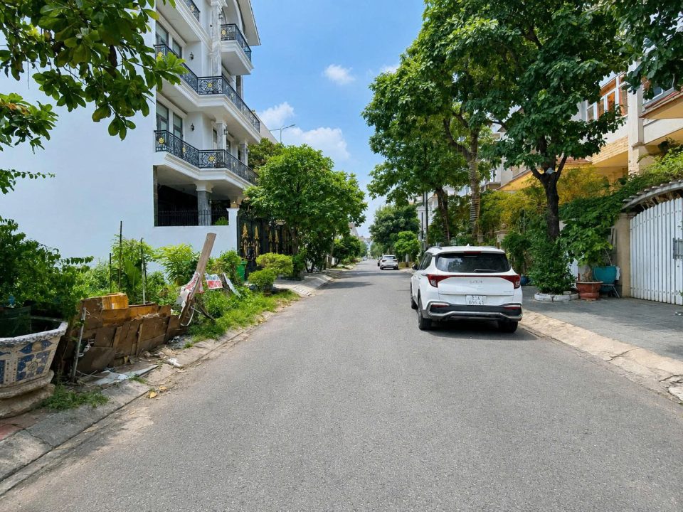 Bán Đất Nền Biệt Thự KDC Him Lam Đường Số 10, Quận 7 | 200m² | Gần Hồ | Giá 39.5 Tỷ