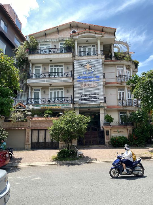 Bán Biệt Thự Góc Hoàng Trọng Mậu – Đường Số 14 KDC Him Lam Quận 7 | Diện Tích 13x20m | Nội Thất Cao Cấp | Giá 88 Tỷ
