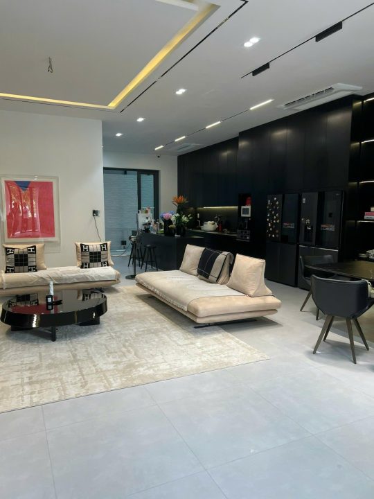 Bán Biệt Thự Him Lam – DT: 7.5 X 20 m – 150m² – Có Thang Máy – Giá 45 Tỷ