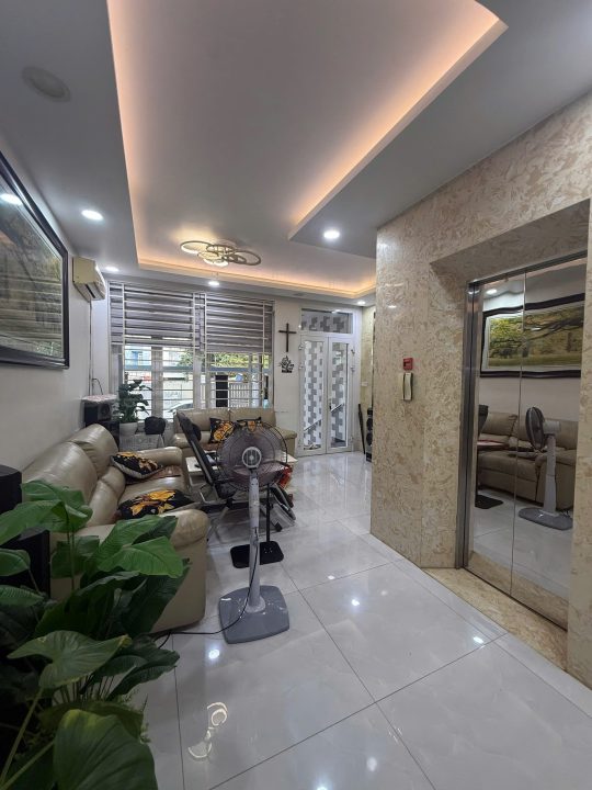 Bán Nhà Phố KDC Kim Sơn Quận 7 – Nhà Đẹp, Có Thang Máy, Giá Tốt Chỉ 21,5 Tỷ