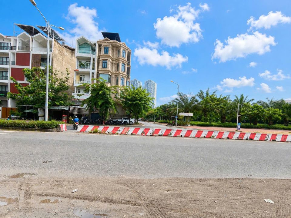 🔥 SIÊU PHẨM ĐƯỜNG D1 HIM LAM – NHÀ HẦM 5 TẦNG ĐANG CHO THUÊ – DÒNG TIỀN CÓ SẴN