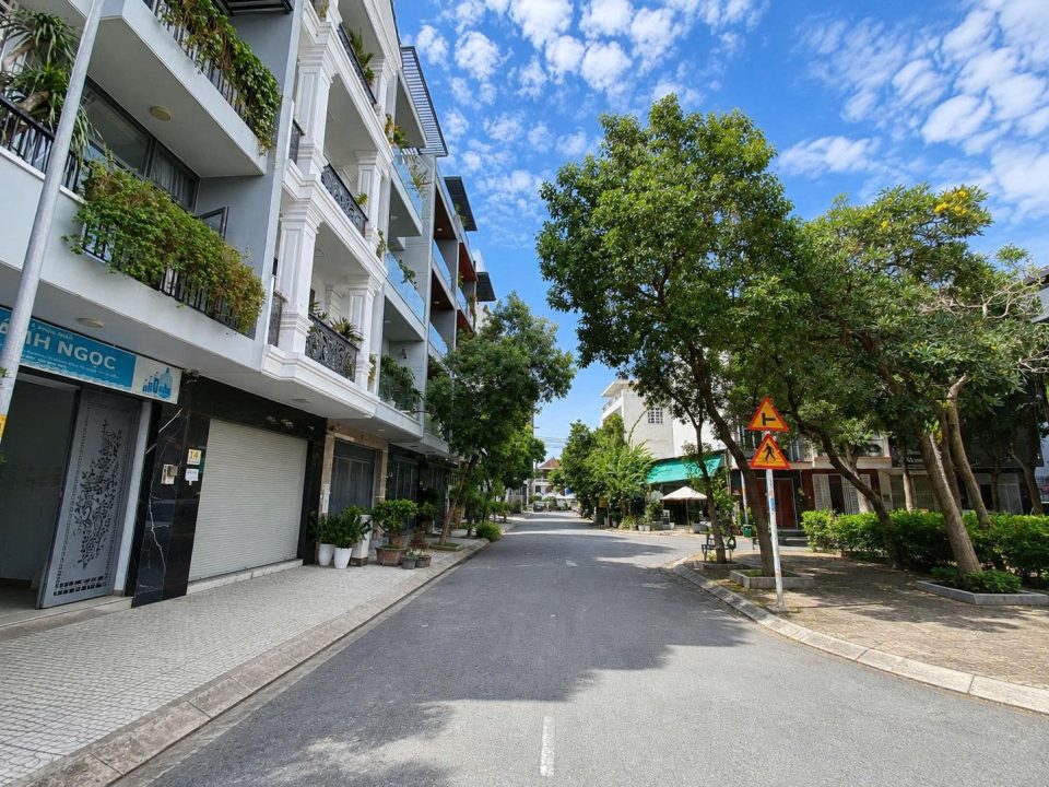 Bán nhà KDC Công Ích Q4 –  5x16m, full nội thất, giá 17,5 tỷ