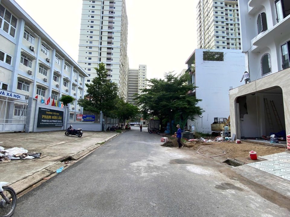 BÁN ĐẤT NỀN NHÀ PHỐ TĐC PHÚ MỸ – 90M2 – ĐỐI DIỆN TRƯỜNG HỌC, ĐƯỜNG D6, QUẬN 7