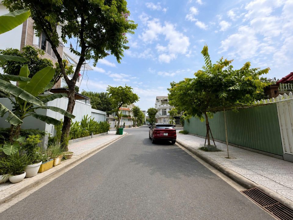 BÁN ĐẤT BIỆT THỰ KDC SADECO VEN SÔNG – QUẬN 7