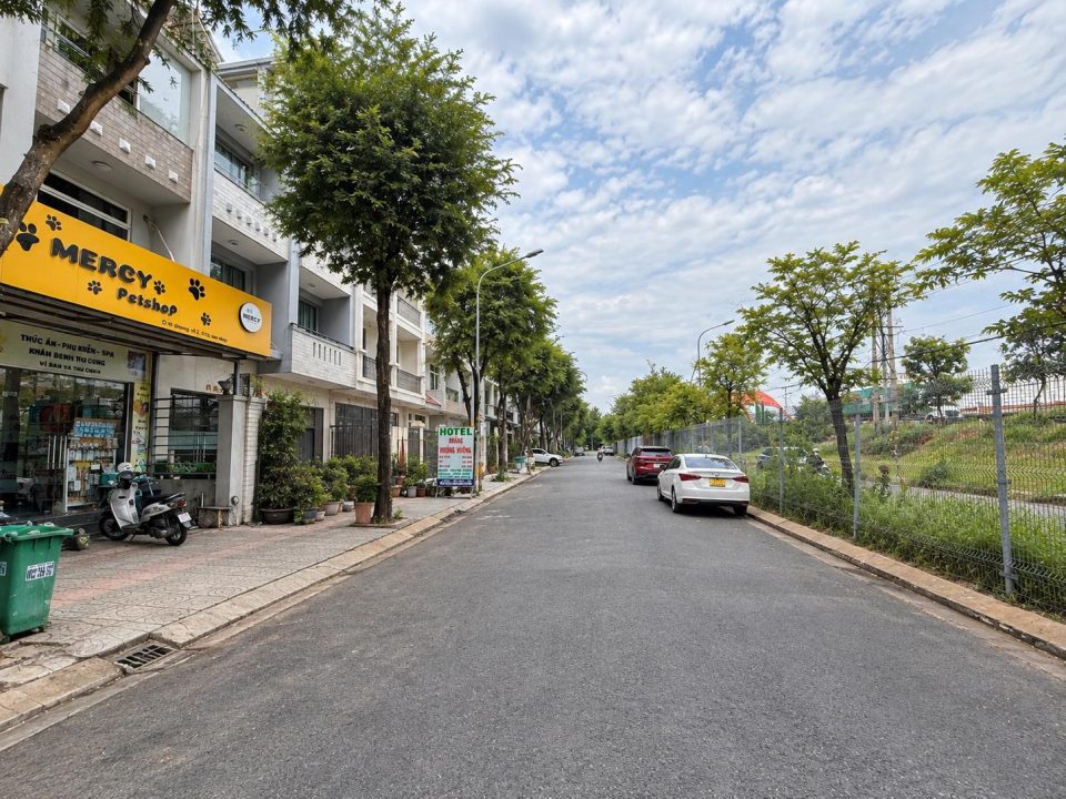 BÁN CHDV SADECO VEN SÔNG – ĐANG KHAI THÁC DÒNG TIỀN – ĐỐI DIỆN ĐẠI HỌC RMIT
