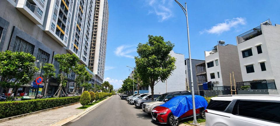 🔥 HOT ĐẤT NỀN NHÀ PHỐ Q7 – MẶT TIỀN ĐƯỜNG LỚN, ĐỐI DIỆN Q7 RIVERSIDE – 90M² CHỈ 11 TỶ NET!