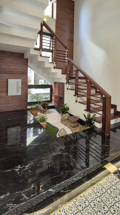 BÁN BIỆT THỰ SADECO VEN SÔNG – NHÀ ĐẸP FULL NỘI THẤT – CÓ HẦM – THANG MÁY
