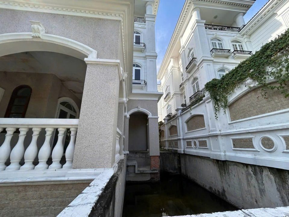 BÁN BIỆT THỰ 1000m² SÀN –  VIEW TRỰC DIỆN SÔNG – RẤT ĐÁNG SỐNG TẠI QUẬN 7 – GẦN PHÚ MỸ HƯNG