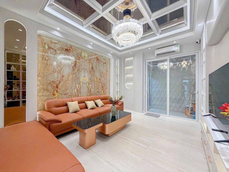 NHÀ PHỐ NAM LONG PHÚ THUẬN – FULL NỘI THẤT ĐẸP – CÓ THANG MÁY