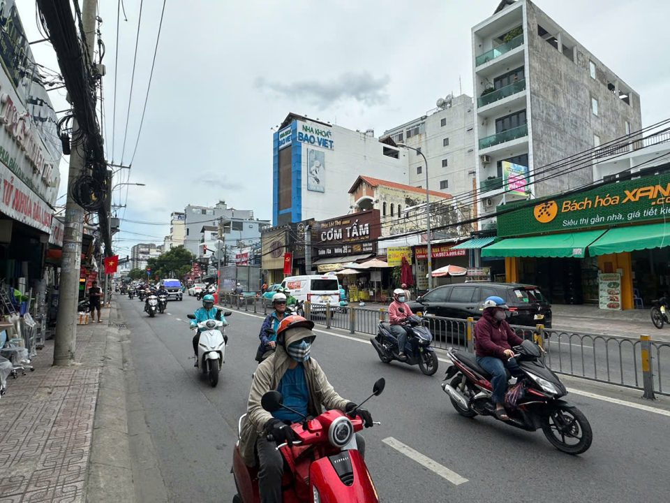 BÁN NHÀ MẶT TIỀN NGUYỄN THỊ THẬP – QUẬN 7 | 6x32M | 54 TỶ TL ĐANG CÓ DÒNG TIỀN 100 TRIỆU/THÁNG