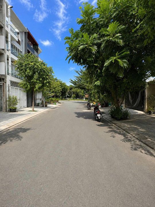 NHÀ PHỐ CÓ NỘI THẤT – TĐC PHÚ MỸ – M6 ĐƯỜNG D7 – 17 TỶ SỞ HỮU NGAY NHÀ PHỐ 90M²