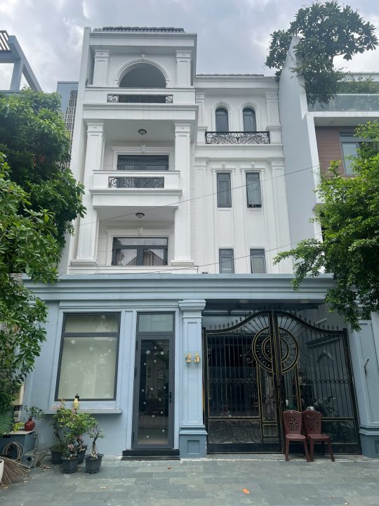 🏡 BIỆT THỰ ĐẸP KDC TẤN TRƯỜNG Q7 – 145M² – FULL NỘI THẤT – CÓ THANG MÁY 🔥