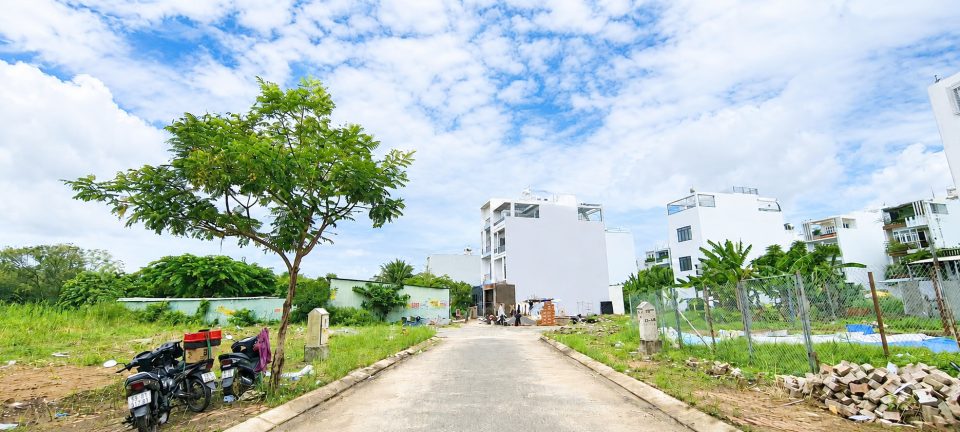 BÁN ĐẤT LÔ GÓC E18 KHU TĐC PHÚ MỸ QUẬN 7- GÓC ĐƯỜNG D9, DT 113.5m2, GPXD 3 TẦNG ĐÓN ĐẦU GA TÂN MỸ