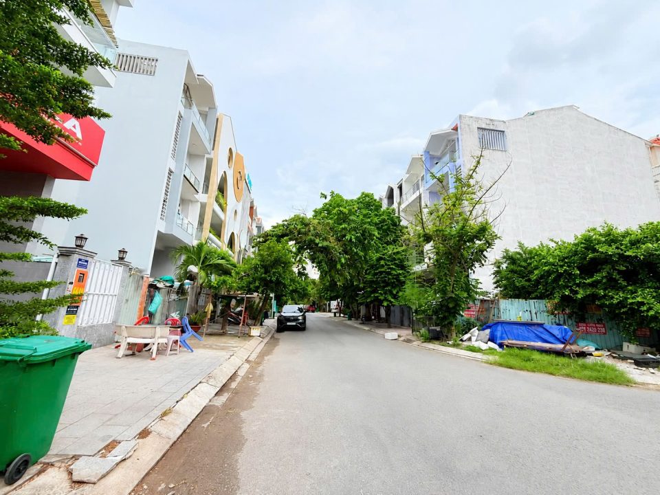 BÁN LÔ ĐẤT NỀN BIỆT THỰ GÓC 2 MT DT 7.5X20M (137.5M2) TẠI KDC HIM LAM KÊNH TẺ