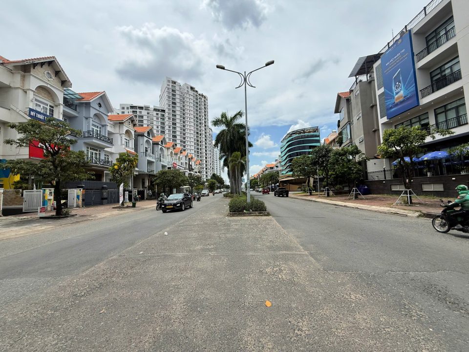 HÀNG HIẾM – BÁN CĂN GÓC 2 MẶT TIỀN ĐƯỜNG D1 – KDC HIM LAM KÊNH TẺ
