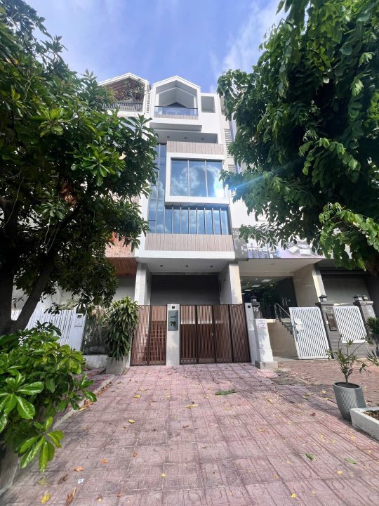 BÁN NHÀ MẶT TIỀN ĐƯỜNG HOÀNG TRỌNG MẬU – KDC HIM LAM – CÓ THANG MÁY DT 5x20m²