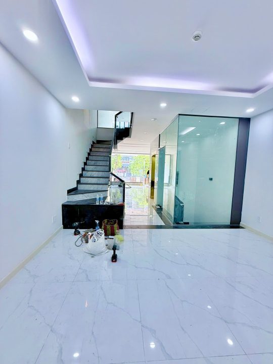 BÁN NHÀ MẶT TIỀN ĐƯỜNG HOÀNG TRỌNG MẬU – KDC HIM LAM – CÓ THANG MÁY DT 5x20m²
