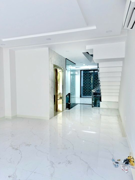 BÁN NHÀ MẶT TIỀN ĐƯỜNG HOÀNG TRỌNG MẬU – KDC HIM LAM – CÓ THANG MÁY DT 5x20m²