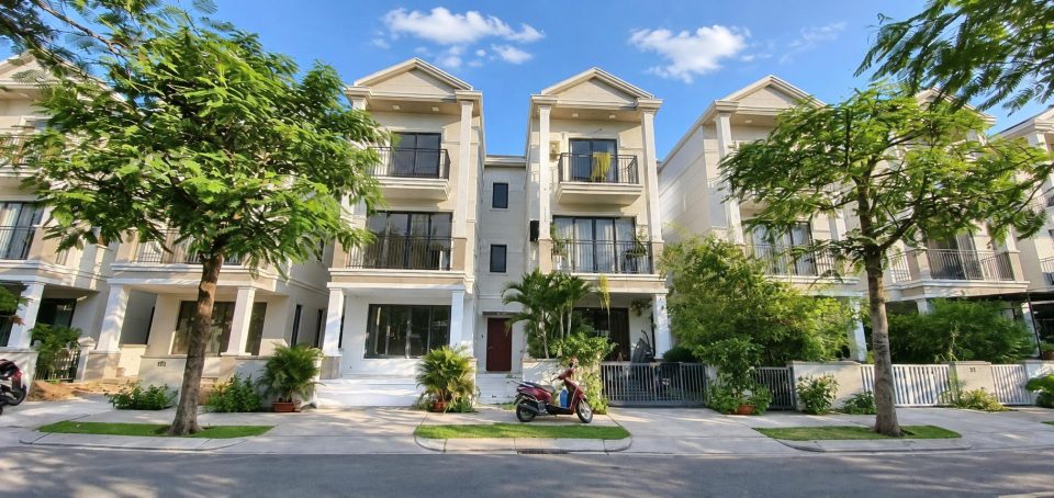 BÁN NHÀ  NINE SOUTH  – DT: 7 X 17.5 M – 122,5M² – GIÁ 18,5 TỶ