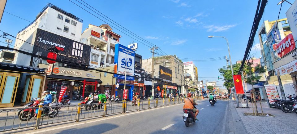 BÁN NHÀ MẶT TIỀN NGUYỄN THỊ THẬP – DT: 4.5 x 26 M– GIÁ 42 TỶ