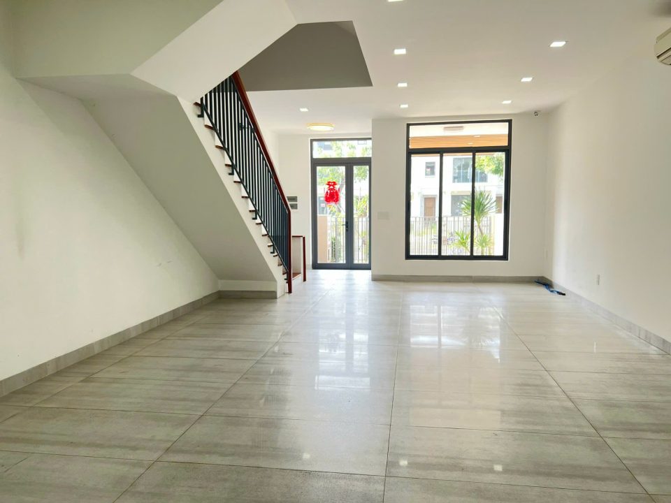 LAVILA GĐ2 – NHÀ PHỐ ĐẸP 5.5×17.6M, HOÀN THIỆN NỘI THẤT – CHỈ 14 TỶ