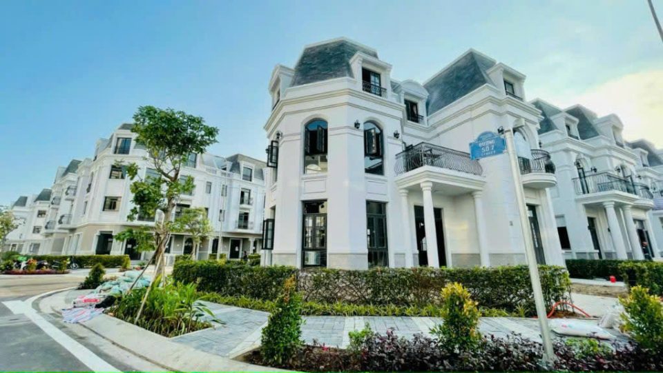 👑 [SIÊU PHẨM] BÁN BIỆT THỰ THÔ CĂN GÓC 2 MẶT TIỀN ĐẮC ĐỊA – AMELIE VILLA NHÀ BÈ – 325M² (45 TỶ) – ĐỘC TÔN DUY NHẤT 1 CĂN