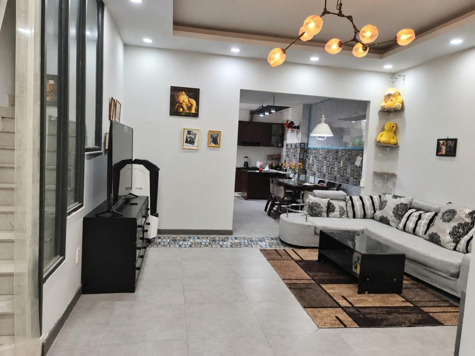 BÁN NHÀ PHỐ LAVILA  – FULL NỘI THẤT –  DT: 6 X 17.6 M ( 105.6 M2 ) – 14,6 TỶ